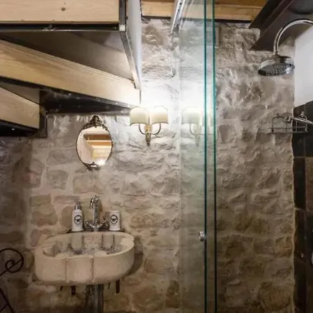 Charming In With Private Pool *
